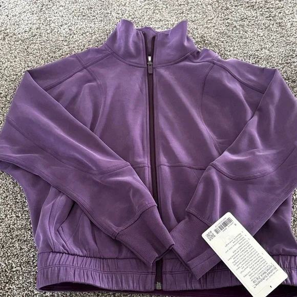 NWT Lululemon Brushed Softstreme Funnel-Neck Zip Up
Dramatic Magenta Size 6 - Picture 4 of 10